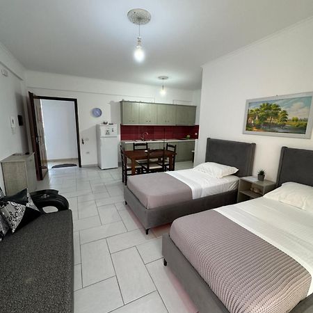 Sea Apartments Himarë Extérieur photo