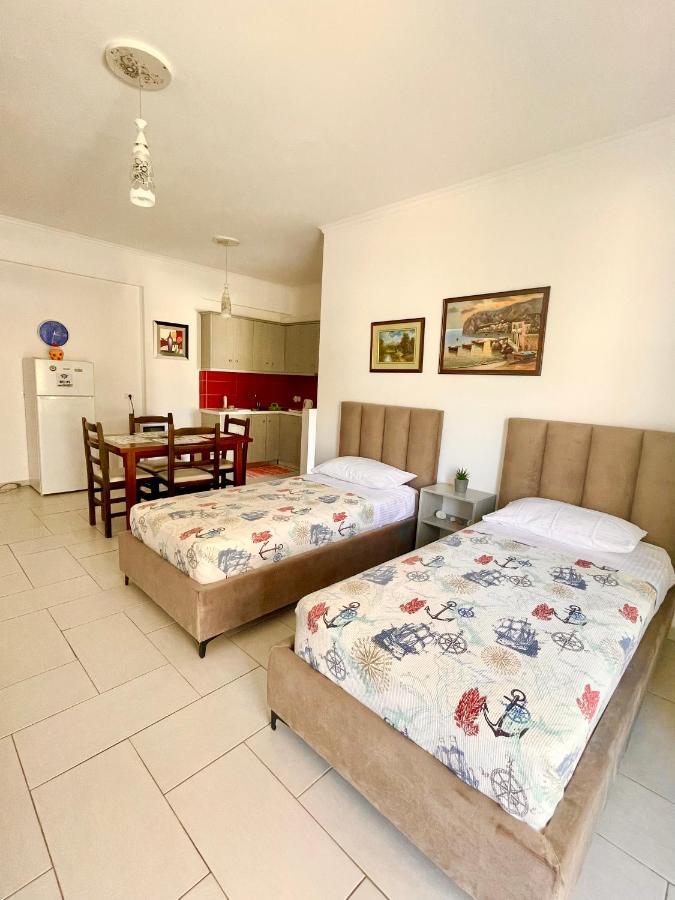 Sea Apartments Himarë Extérieur photo