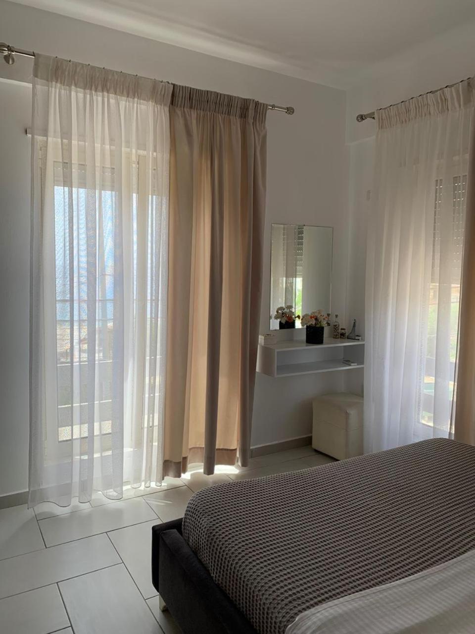 Sea Apartments Himarë Extérieur photo