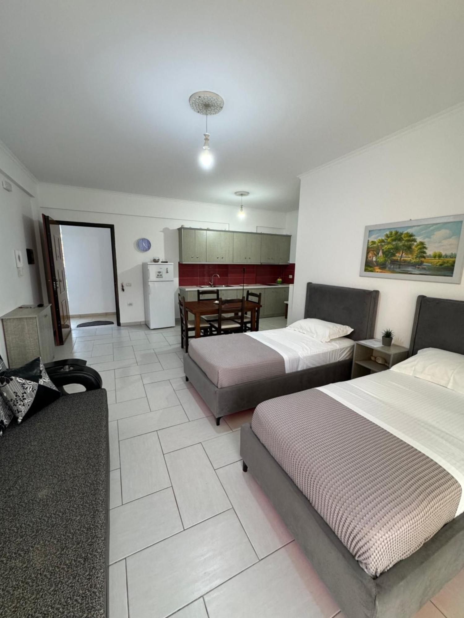 Sea Apartments Himarë Extérieur photo