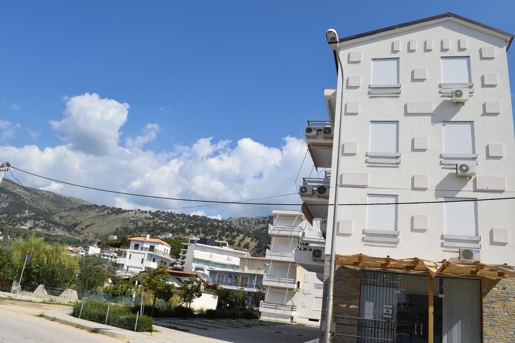 Sea Apartments Himarë Extérieur photo