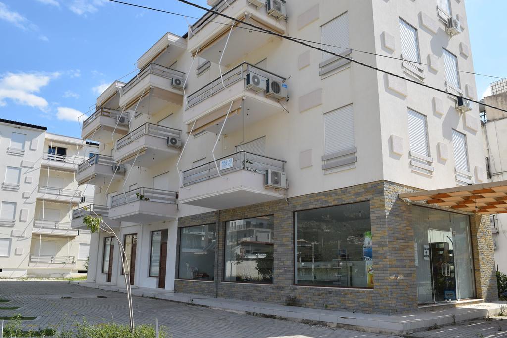 Sea Apartments Himarë Extérieur photo